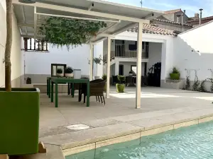 Tome, Casa de huespedes