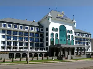 Shiny River Hotel
