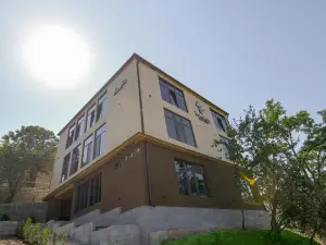 Madin Eco Hotel