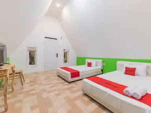 RedDoorz Syariah Plus Near Sukabumi Station