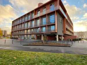 Campus House by Larsen