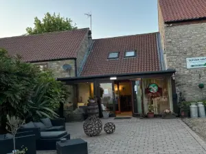 Cottage Lea's Country Hotel & Restaurant