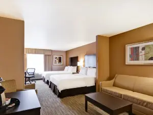Holiday Inn Express & Suites Milwaukee-New Berlin