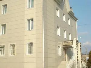 "Piramid Hotel"