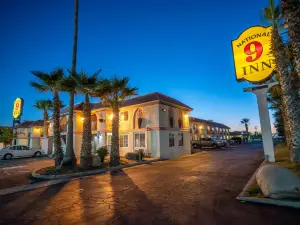 Super 8 by Wyndham Buttonwillow