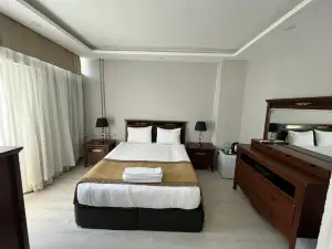 Class Hotel
