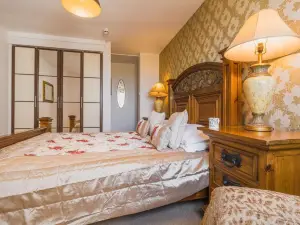 The Hawk & Buckle Inn