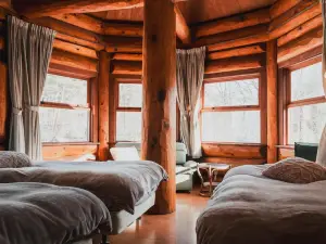 Hakuba Pension & Log Hotel Meteor