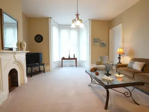 Extended Stays by Lee House Inn