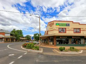Golden Peak Motel PeakHill