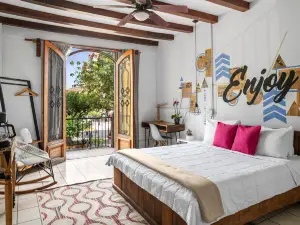 Socialtel Granada - Formerly Selina Granada