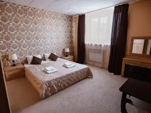 Miheev on Molodezhnaya (f. Urartu Building 2)