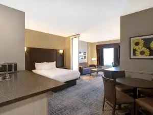 Days Inn & Suites by Wyndham Warman