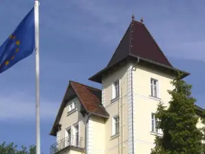 柏思羅埃松旅館