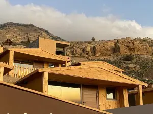 Dana’s Trail Hotel