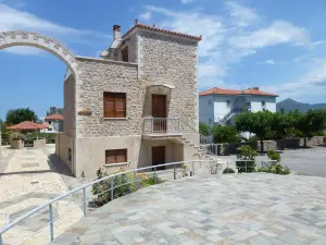 Karantonis House