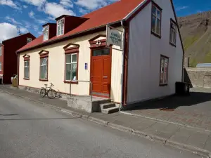 Guesthouse Ísafjördur - Gamla
