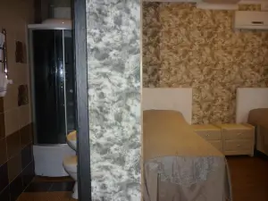 Gold Hotel