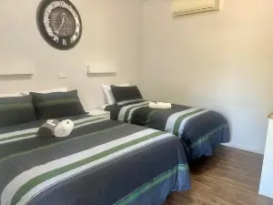 โรงแรม ชาร์ลวิลล์ แคทเทิล แคมป์