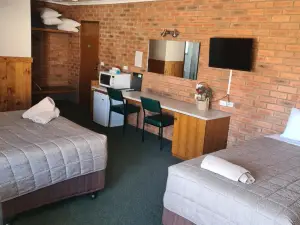 Regency Court Motel