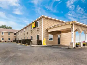 Super 8 by Wyndham Lewiston