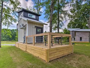 3 Mi to Mississippi State: Tiny Home w/ Deck!