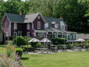 Plum Point Lodge