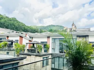 Wuzhishan Yisuli Theme Hotel