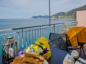 La Lampara Sea View Terrace Apartment with AC