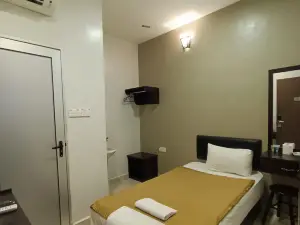 CK HOTEL, LUMUT