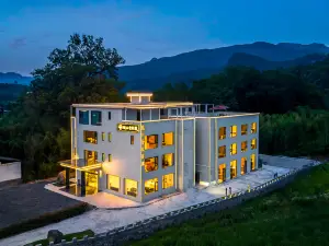 Xiaoshan Qing ·Riverside & Mountain-surrounded Luxury Resort Villa
