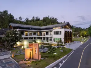 Huangshan Ciqing Tribe Hotel