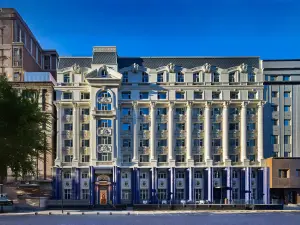 LIZZY • Ritz Hotel on Harbin Central Street