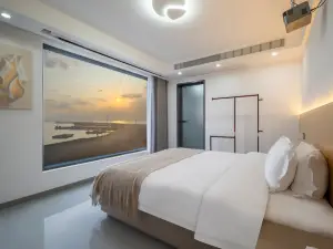 Light Luxury · Haitian One-color Sea View Hotel