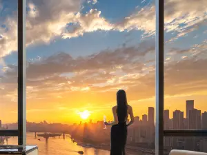 Vista High-Rise River View Hotel (Jiefangbei Area/Hong Ya Dong)