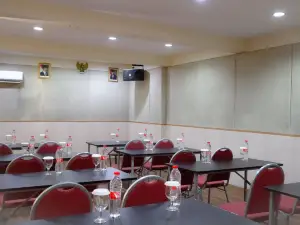 Front One Inn Semarang