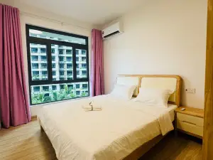 Cozy 2B1R Condo Forest City