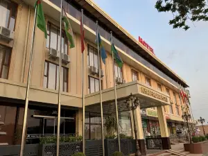 Khan Palace Hotel