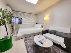 Moon House in Seoul #Quiet #Airport Transport Nearby#1 Min to Line2 Nakseongdae Subway