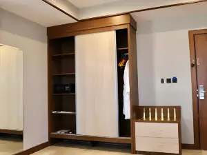 Five Seasons Hotel