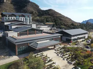 Fengcheng International Hotel (Wolong Villa)