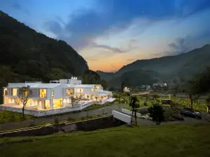 HuaQingYin Hotel