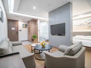 Coiorful Danxia Chunyu Hotel