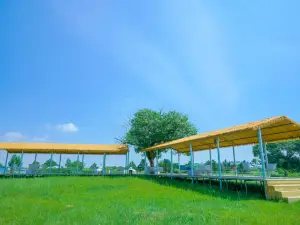DoulegenLuxury nomad camp