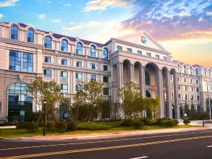 青島港灣君和酒店（港灣學院海軍公園店）