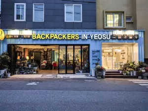 Backpackers in Yeosu