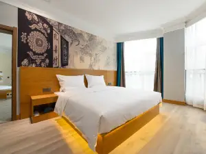 Qinyue Hotel (Zigong Lantern Park FanHua 1939 Shopping Plaza)