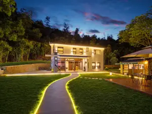 Floral Hotel·Mountain Retreat in the Clouds (Putuo Mountain Ten Thousand Buddhas Pagoda Hotel)