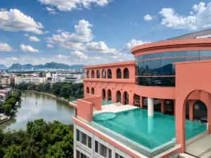 LiCLOUDS HOTEL (Guilin Two Rivers and Four Lakes Xiangshan Park)