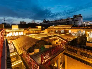 良驛尋跡中式庭院民宿（十字街夜市洛邑古城地鐵站店）